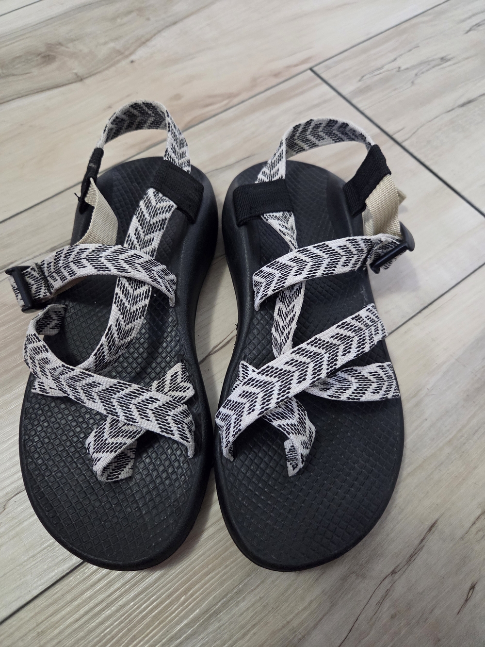 Chaco Size 8 Women's Black Sandals with White Chevron Straps